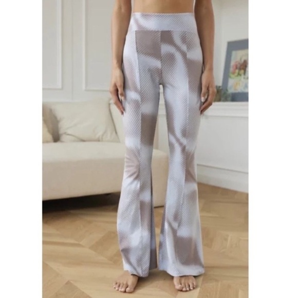 UO Out From Under Aria Seamed Flare Pant Size Small - Picture 2 of 12